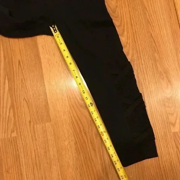 Athleta Capri Criss Cross Chaturanga Leggings - Picture 10 of 11